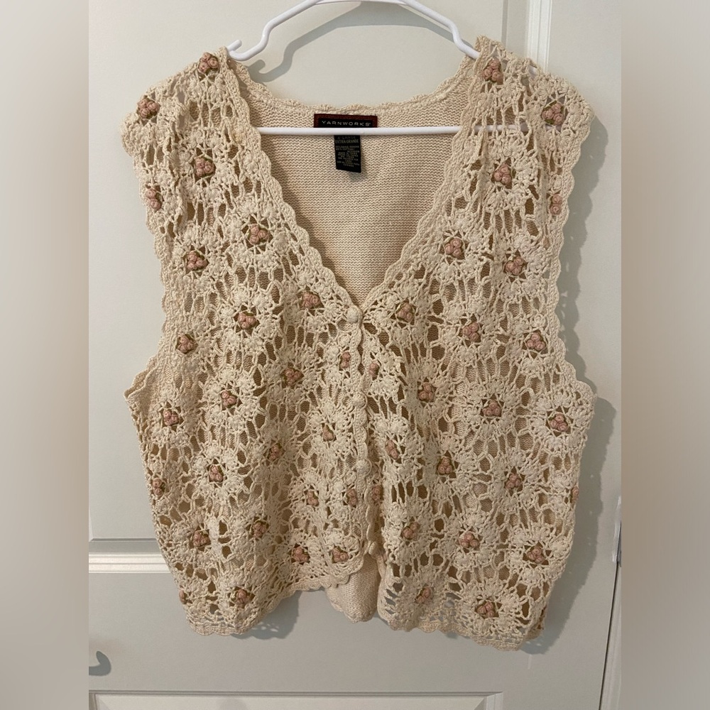 Vintage floral knitted vest